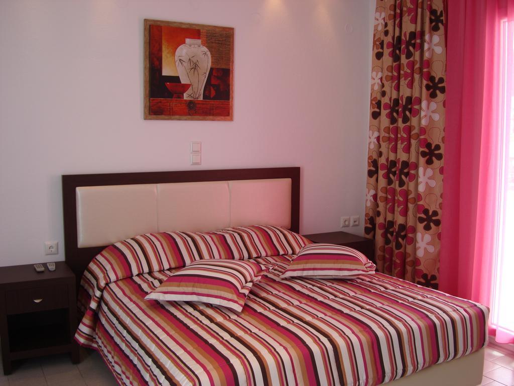 Elena Studios & Suites Орнос Екстер'єр фото