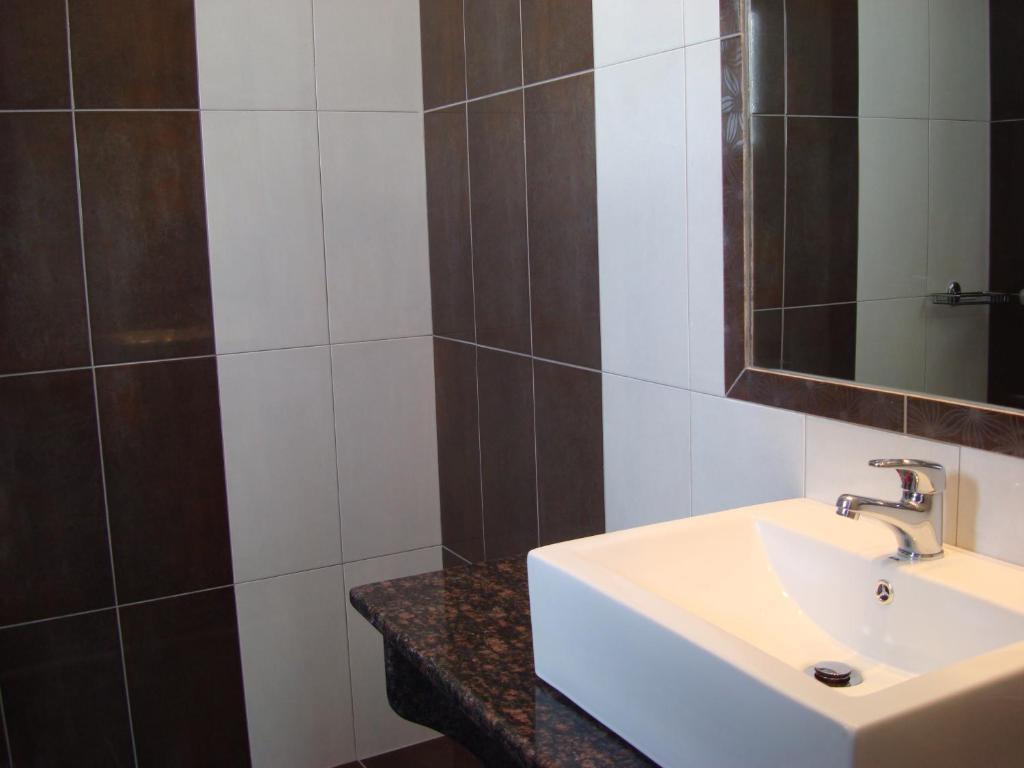 Elena Studios & Suites Орнос Екстер'єр фото